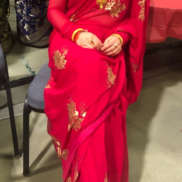 Elegant Red Saree with Gold Embroidery - Picture 1 of 2